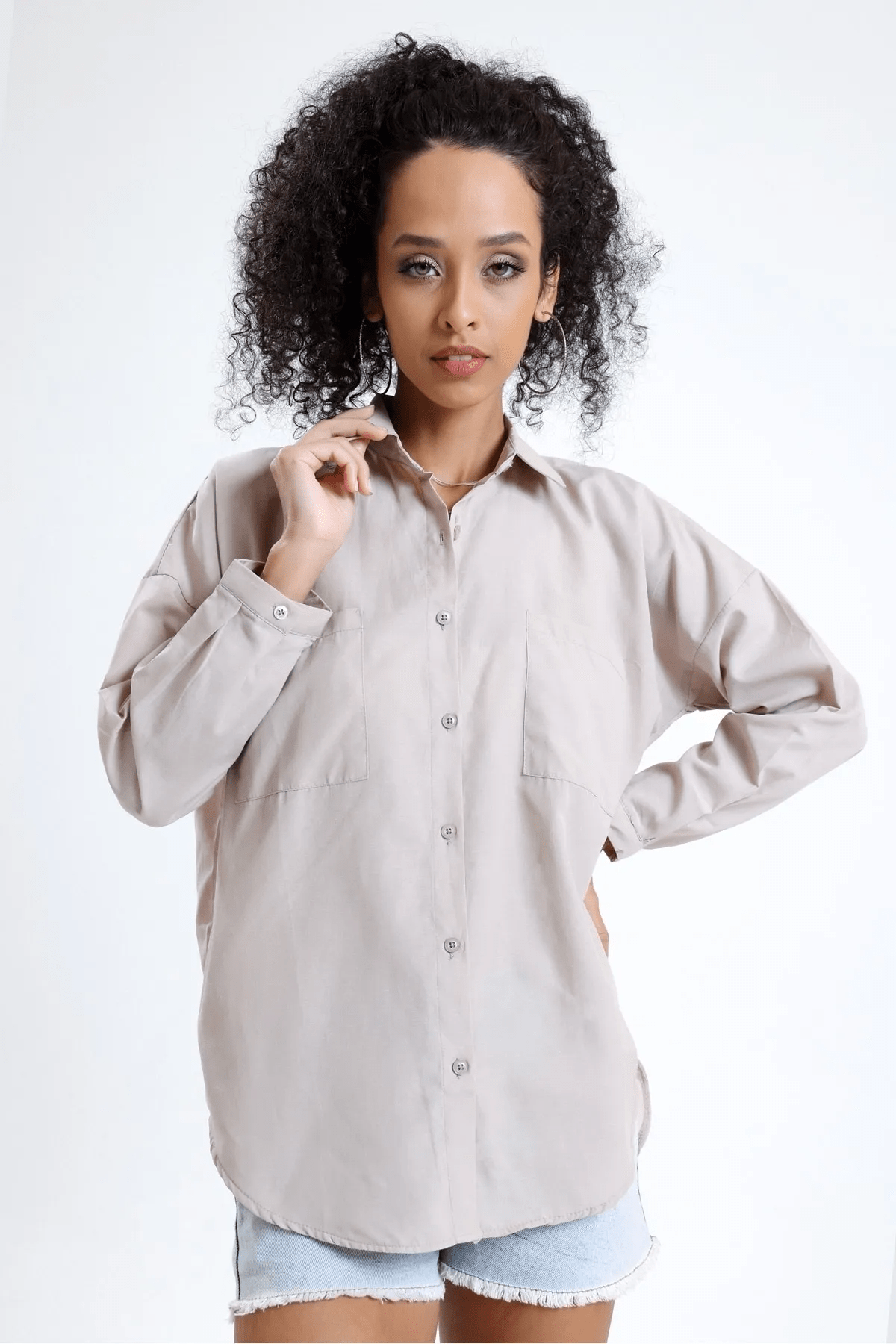Kadın Bej Cepli Oversize Uzun Basic Poplin Gömlek Kadın Bej Cepli Oversize Uzun Basic Poplin Gömlek